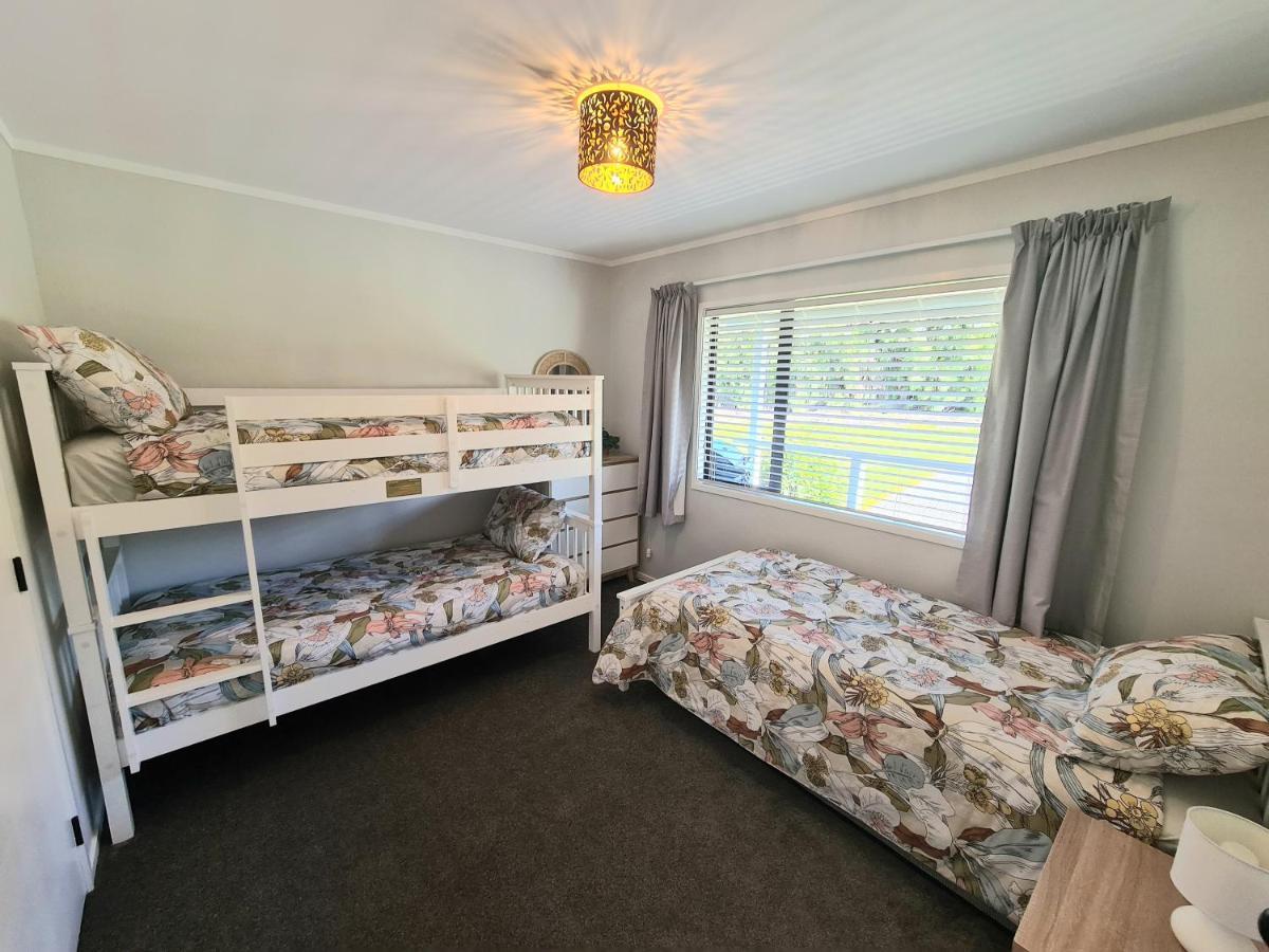 Kendall - New Zealand * Kerikeri